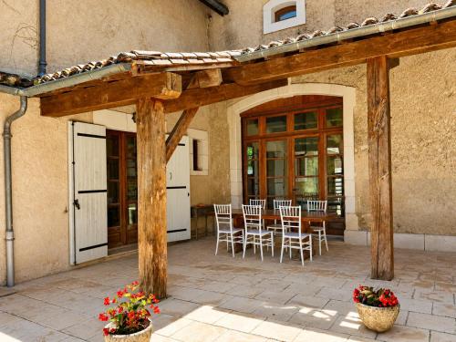 Skats, 3 bedroom apartment in the grounds of a Chateau in Verteillac