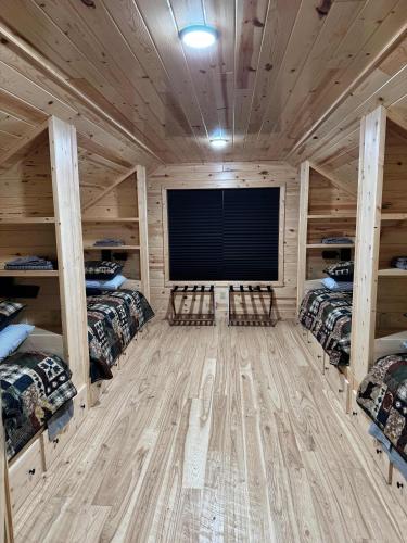 New 5BR Lakehouse on Round Lake Private Waterfront Estate Dock Fire Pit Panoramic Lake Views - image 10