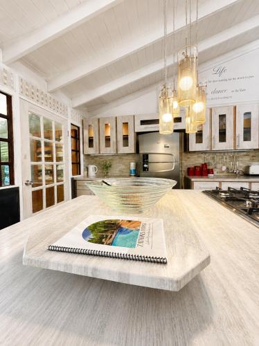 Mutfak, 3 Bedroom Villa with Pool and Ocean Views in Lauderdale-by-the-Sea
