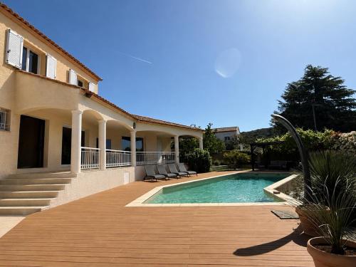 Villa La Colline - 5 chambres avec piscine chauffée gîte à louer Vailhauquès