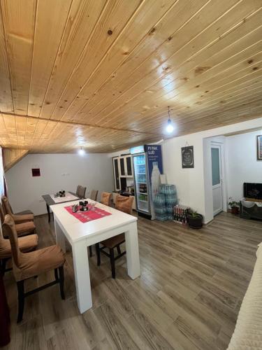 Hostel Sherifaj in Вальбона