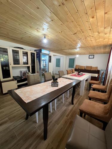 Hostel Sherifaj in Вальбона