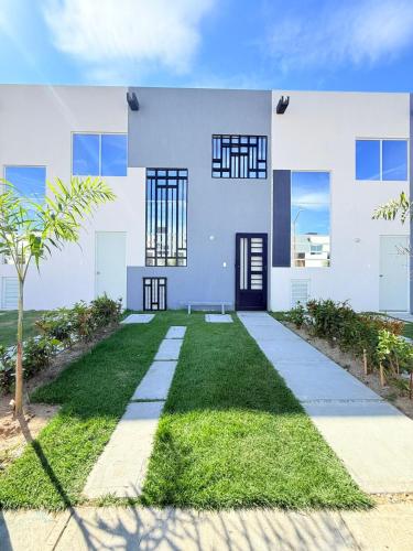 Moderna casa en San Vicente Valle Esmeralda in Fraccionamiento Altavela