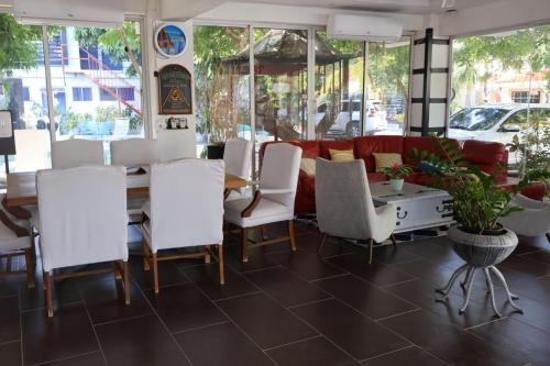 Krogs/atpūtas telpa, Villa SONJASAA Cozy apartment AC, Hot Water, WiFi, Pool, Bar, Bani 203 in Bani