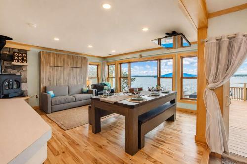 Tramonto Paradise on the Lake Hot Tub Pet Friendly in Plattsburgh
