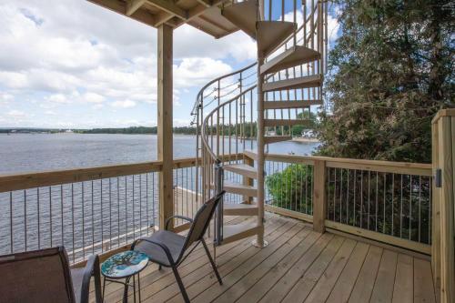Tramonto Paradise on the Lake Hot Tub Pet Friendly in Plattsburgh
