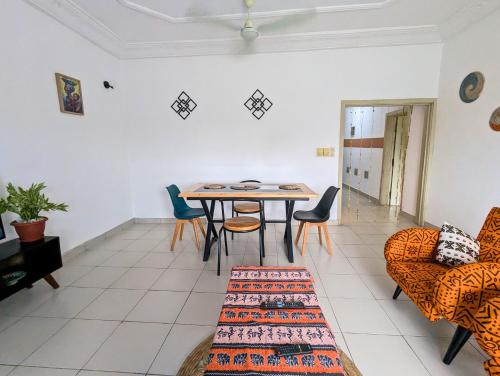 Petit Cocon de Ouidah - Chambre Cosy Climatisée - Plage a 10 min - Salon, Cuisine et balcon (Petit Cocon de Ouidah - Chambre Cosy Climatisee - Plage a 10 min - Salon, Cuisine et balcon) in Ouidah