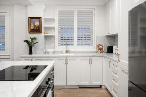 Easy Access 2BR Flat with Parking in Rose Bay in Rose Bay