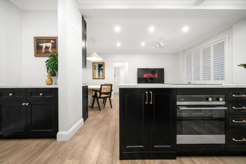 Easy Access 2BR Flat with Parking in Rose Bay in Rose Bay