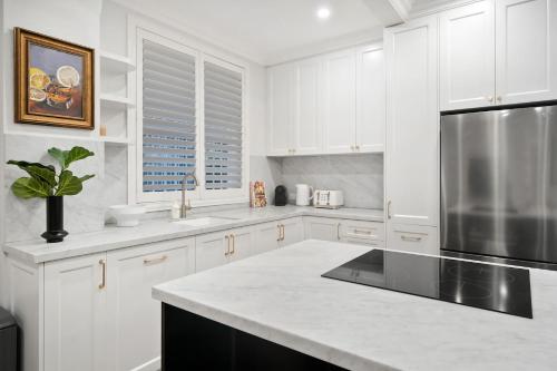Easy Access 2BR Flat with Parking in Rose Bay in Rose Bay