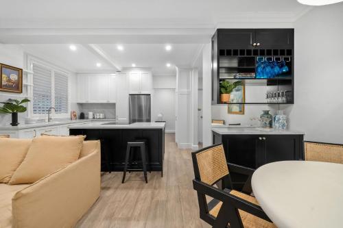 Easy Access 2BR Flat with Parking in Rose Bay in Rose Bay