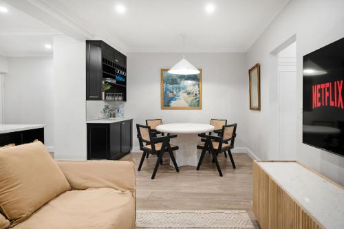 Easy Access 2BR Flat with Parking in Rose Bay in Rose Bay