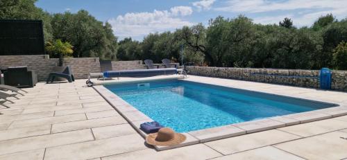 Villa des Oliviers climatisée avec Piscine privée (Villa des Oliviers climatisee avec Piscine privee) in Volonne