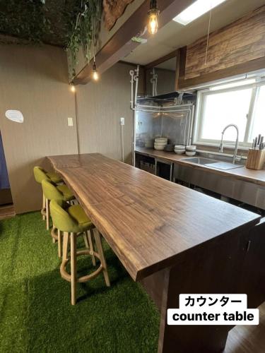 Pubi/sohvabaar, ゲストハウスこだまのおうち (ゲストハウスこだまのおうち) near Asahikawashi City Museum