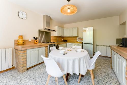 A szálláshely kívülről, Mas des Amandiers in Jonquieres (Provence-Alpes-Cote d'Azur)