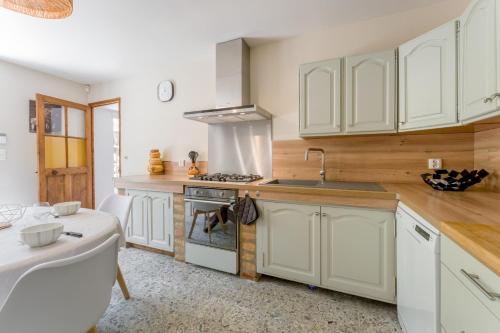 Mas des Amandiers in Jonquieres (Provence-Alpes-Cote d'Azur)