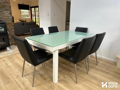 KozyGuru | Wyong | Cottage Close to Everything in Wyong