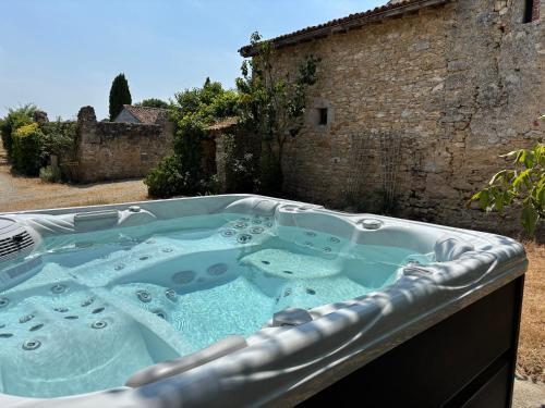 Le Mas d'Anjou - Chambres de charme avec jacuzzi in Vihiers