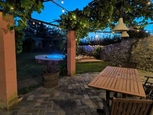 Can Cirili Rustic Romantic apartment for couples or family events in Bordils