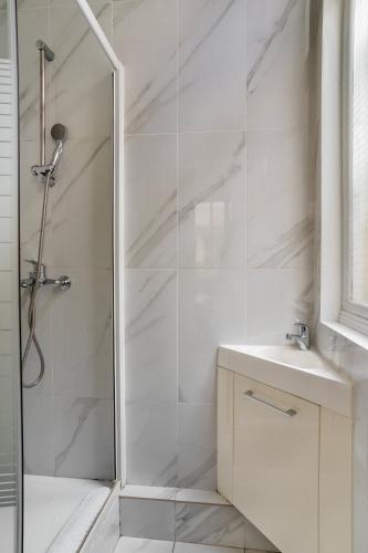 Modern 3BD for 8 guests in Bastille Voltaire - image 10