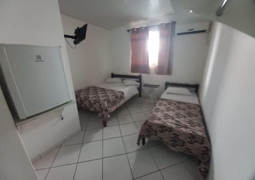 1 double bed, 1 twin bed