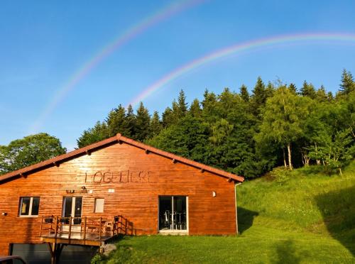 Villa spacieuse avec piscine à Saint-Sauveur-en-Rue gîte à louer Poutette