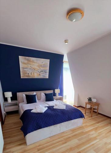 1 queen bed, 1 twin bed