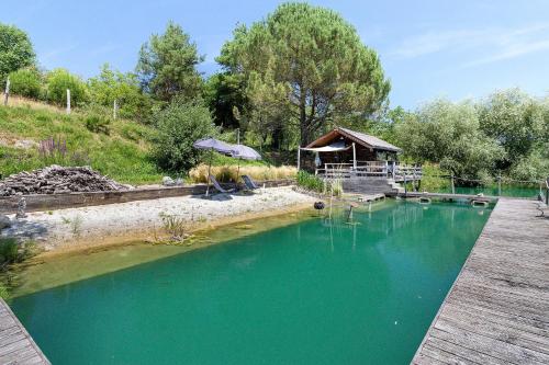 Viesnīcas āriene, La Cabane Sur L'étang Des Sources (La Cabane Sur L'etang Des Sources) in Castelnaud-la-Chapelle