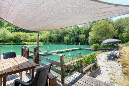 Viesnīcas āriene, La Cabane Sur L'étang Des Sources (La Cabane Sur L'etang Des Sources) in Castelnaud-la-Chapelle