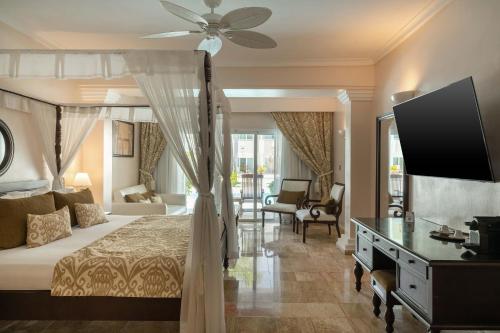 1 king bed, 1 sofa bed