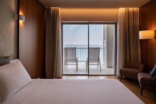 Suite, junior, lake view, spa access