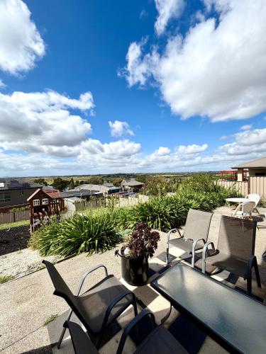 Emu Lodge Spacious 6BR Hilltop Retreat in Sunbury