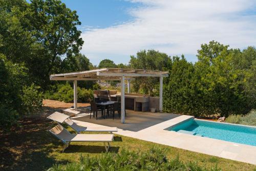 Išorė, Trullo Quercervo With Private Pool in Villanova