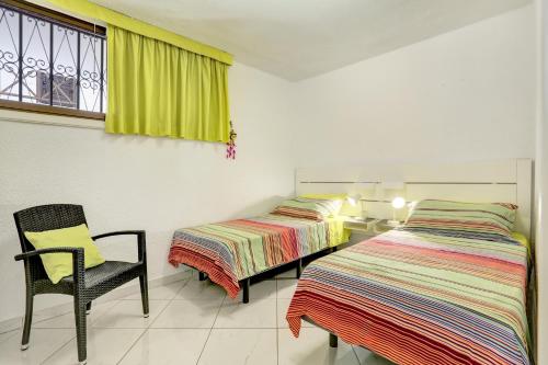 ROBERT APARTMENT PLAYA DE LAS AMÉRICAS - Tap to explore photos