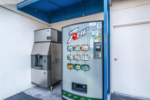 Motel 6 Gardena - image 11