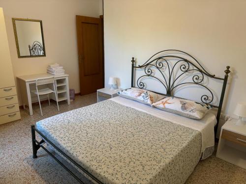 Da Iolanda - casa con parcheggio, vicino al centro - max 6-8 persone, Ortona