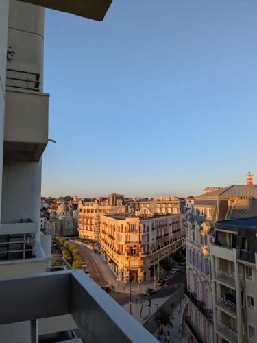 Prestige Studio with View and Pool in Biarritz - image 4