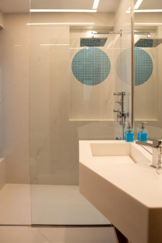 Varkiza Gallery Suite by Firs Class Properties - Apartment - Vari