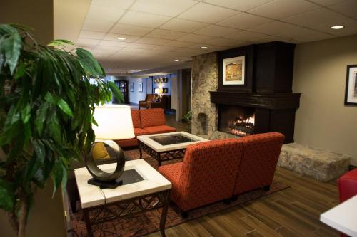 Best Western Plus Stoneridge Inn & Conference Centre in Tempo