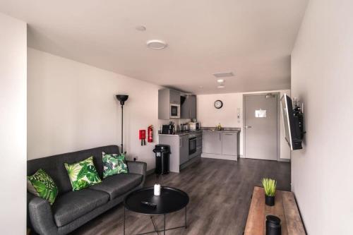 Smart 1 Bedroom Apartment in Liverpool Centre, Liverpool (photo 6)