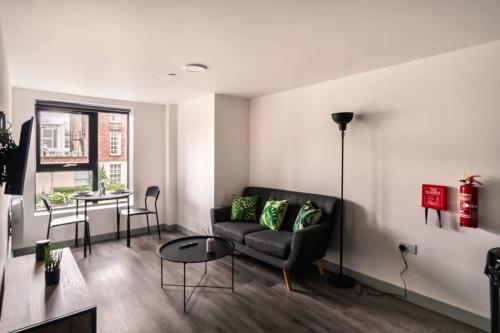 Smart 1 Bedroom Apartment in Liverpool Centre, Liverpool (photo 9)