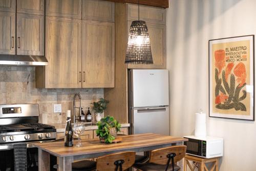 Orion C, Cozy 1BR Retreat, Pool, Grill