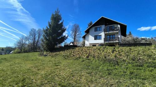 Viesnīcas āriene, Apartmán s výhledem do krajiny Jestřabí v Krkonoších (Apartman s vyhledem do krajiny Jestrabi v Krkonosich) in Jestřabí v Krkonoších