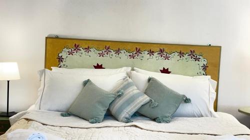 1 queen bed, 1 sofa bed