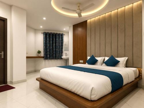 hotel ak grand in Jeppinamogaru