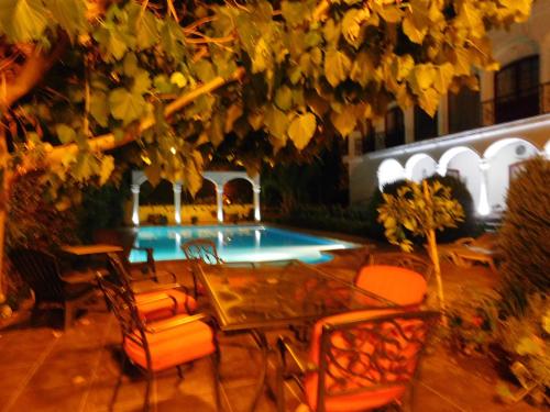 สระว่ายน้ำ, Hotel Portal del Santo in กาฟายาเค โตลอมบอง