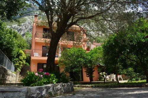 Orange Dream Apartment