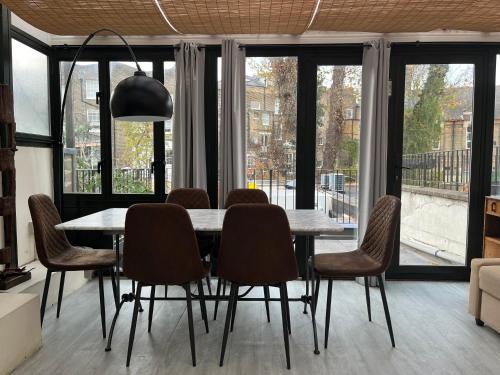 CAMDEN TOWN 2 BEDROOM DUPLEX APARTMENT WITH TERRACE Inn, London