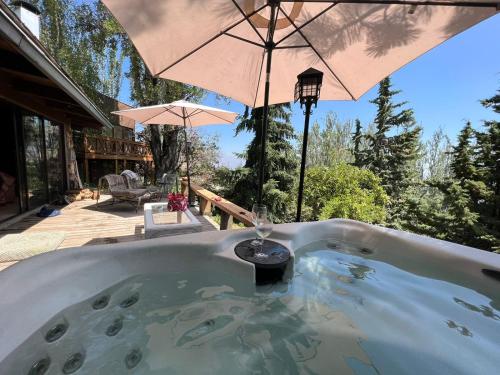 Refugio Arrayan Nevado Habitaciones en Farellones con Chimenea y Jacuzzi