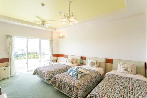 4 twin beds